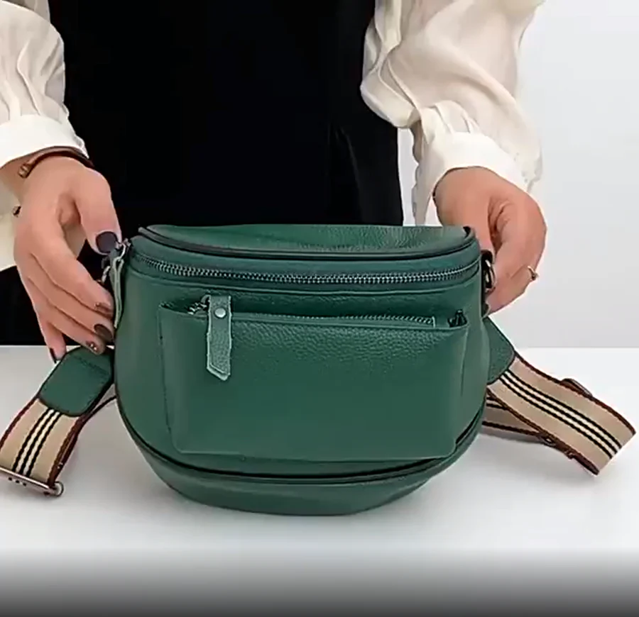 ClassicElegance Crossbody Bag - Timeless Design and Effortless Comfort