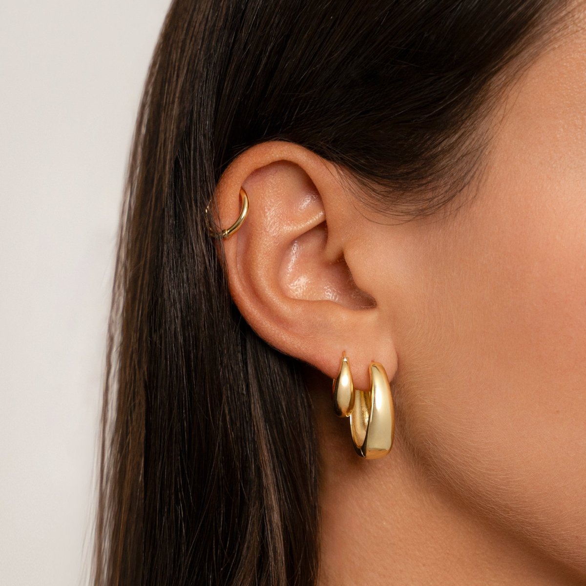 Isolde - Timeless Elegant Hoop Earrings