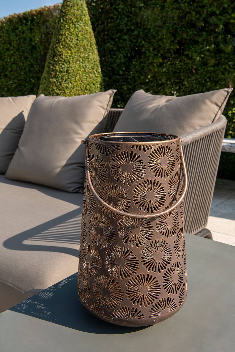 Antic Daisy - Vintage Solar Lantern for Garden Lighting