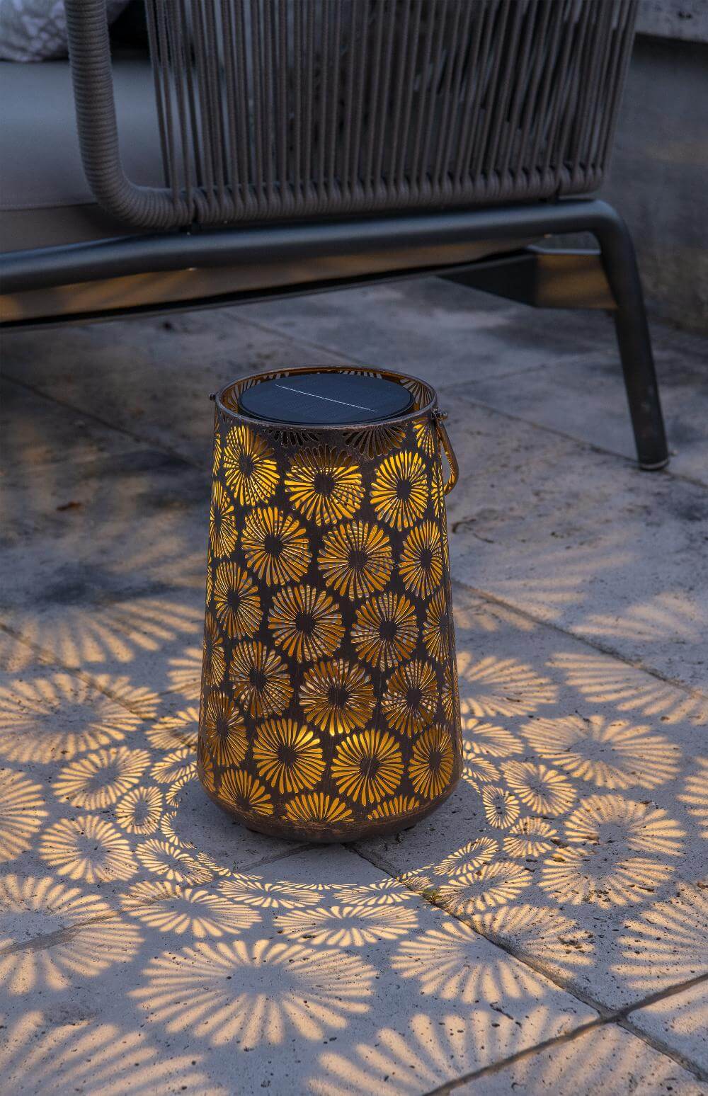 Antic Daisy - Vintage Solar Lantern for Garden Lighting