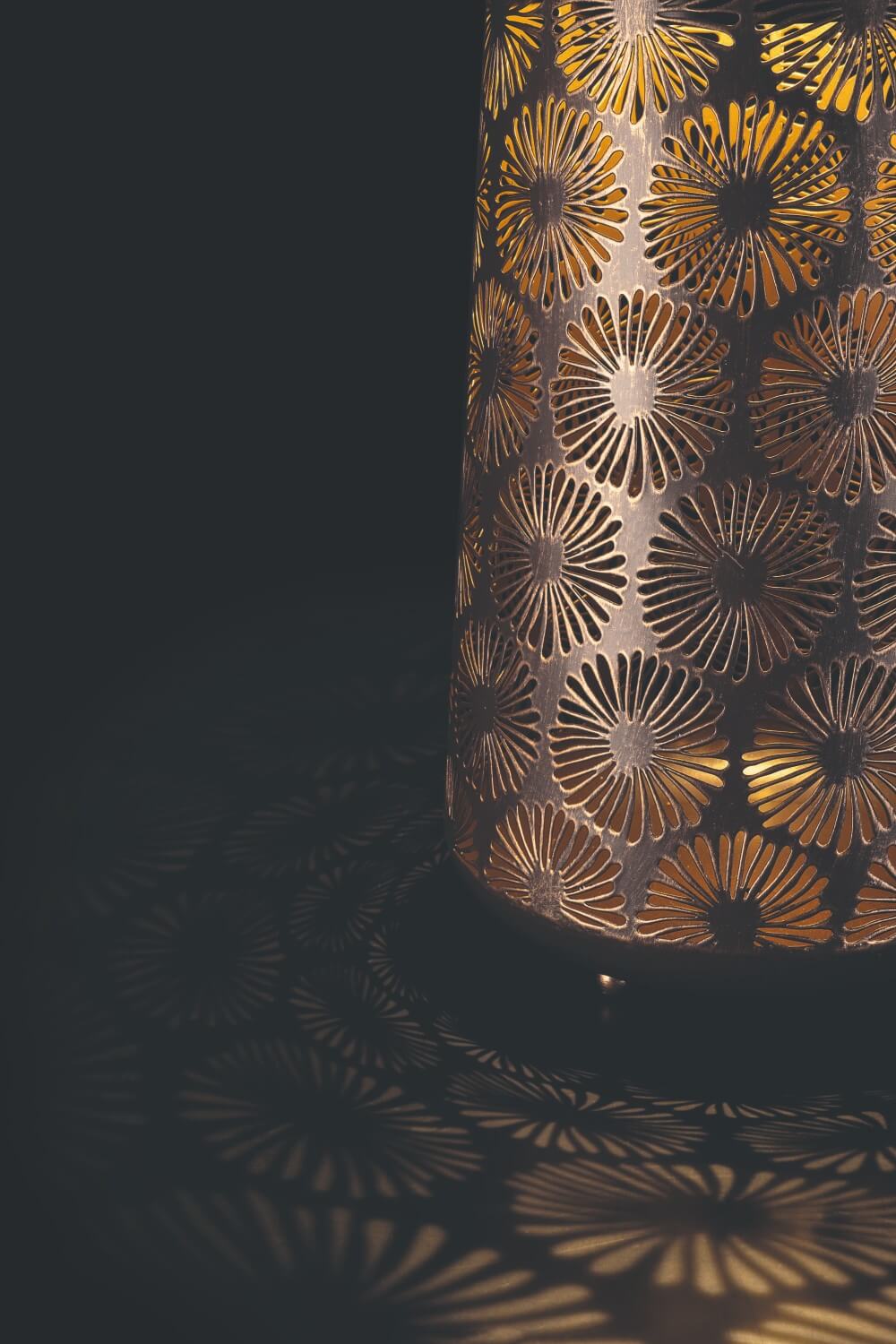 Antic Daisy - Vintage Solar Lantern for Garden Lighting