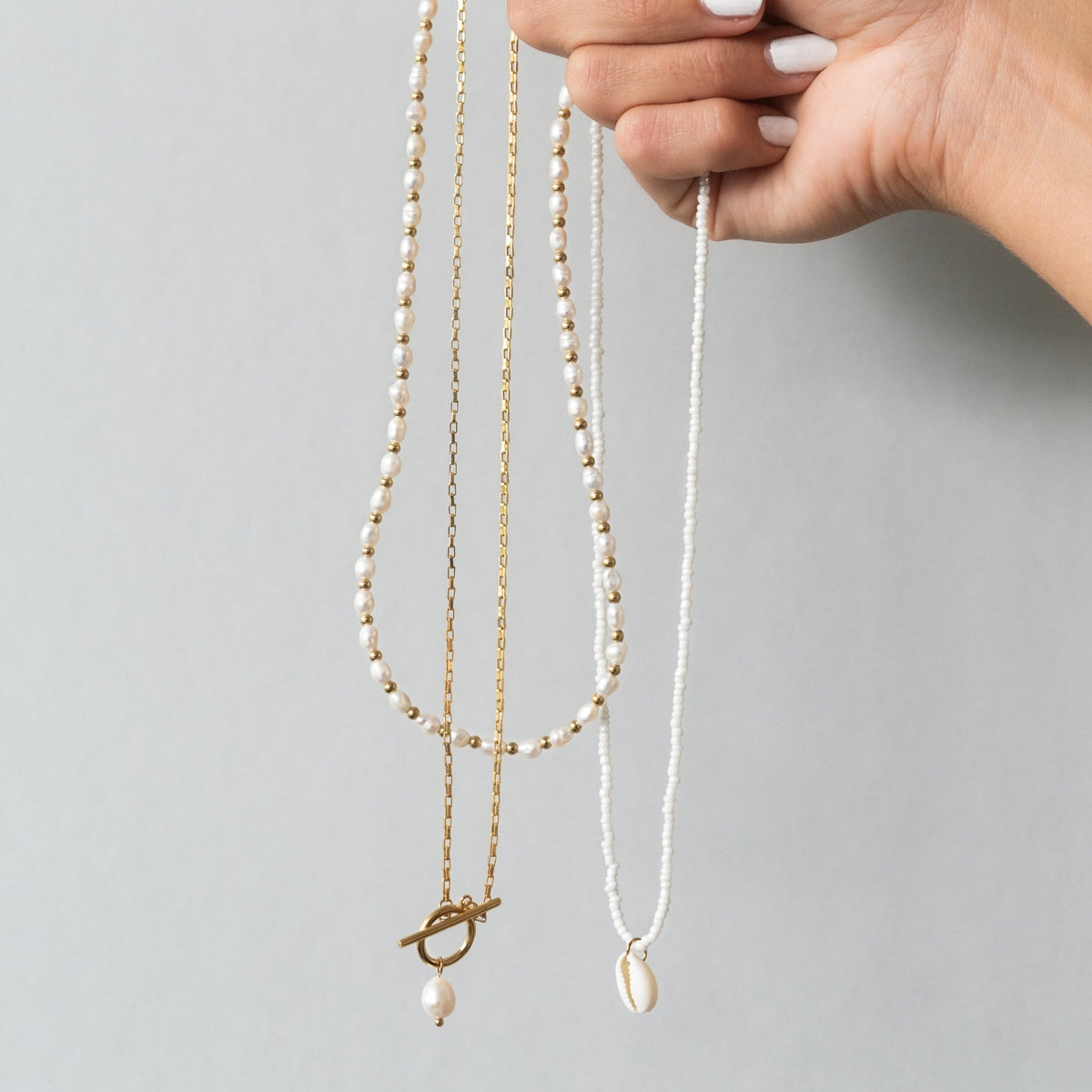 Lucía - Elegant Pearl Necklace with a Refined Clasp