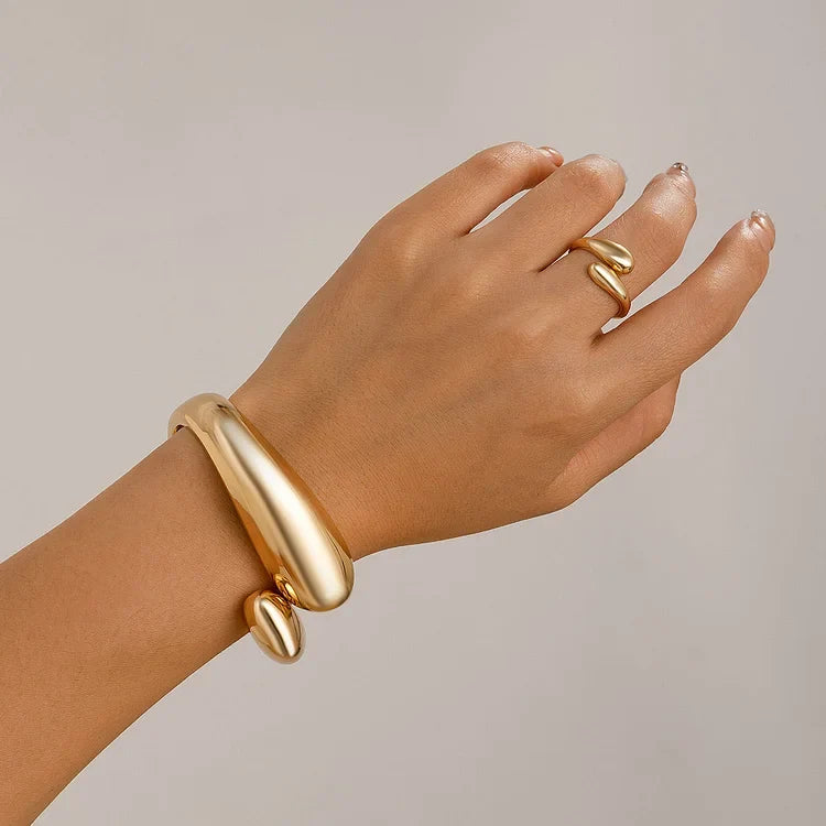 Celina Cross Bracelet - A Timeless Piece of Jewelry