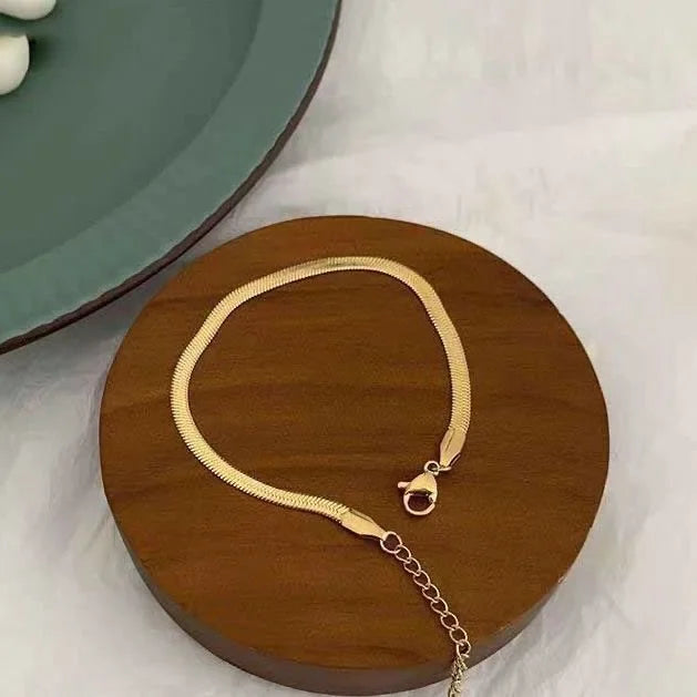 Aelwyn - Elegant Snake-Motif Anklet