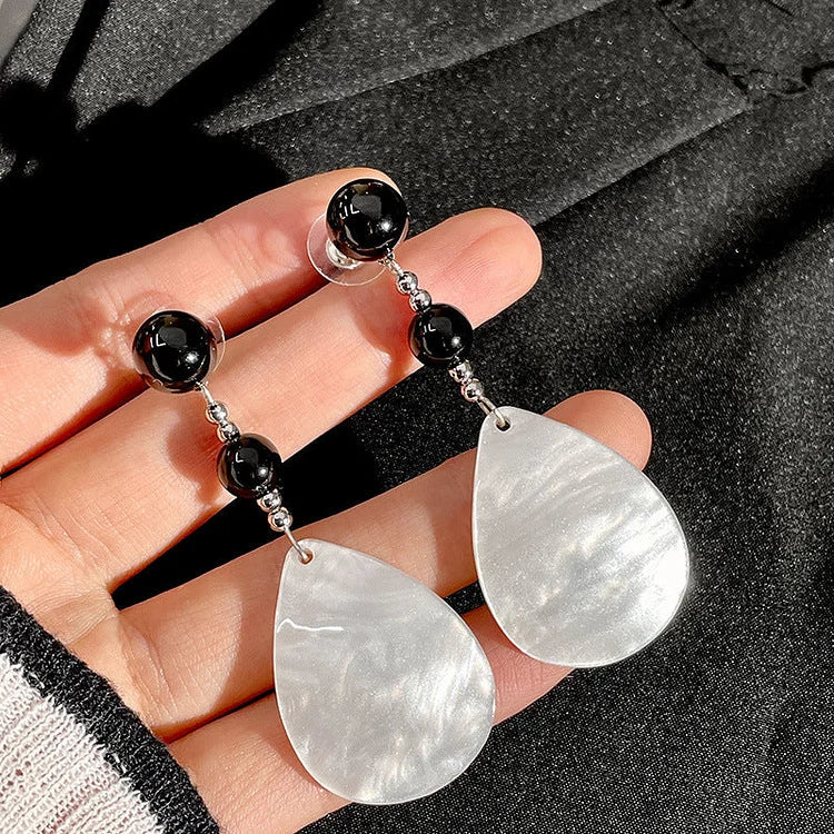 Naia - Vintage Shell Earrings