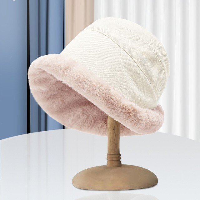 WinterGlow Beanie - Luxurious Warm Hat for Cold Days