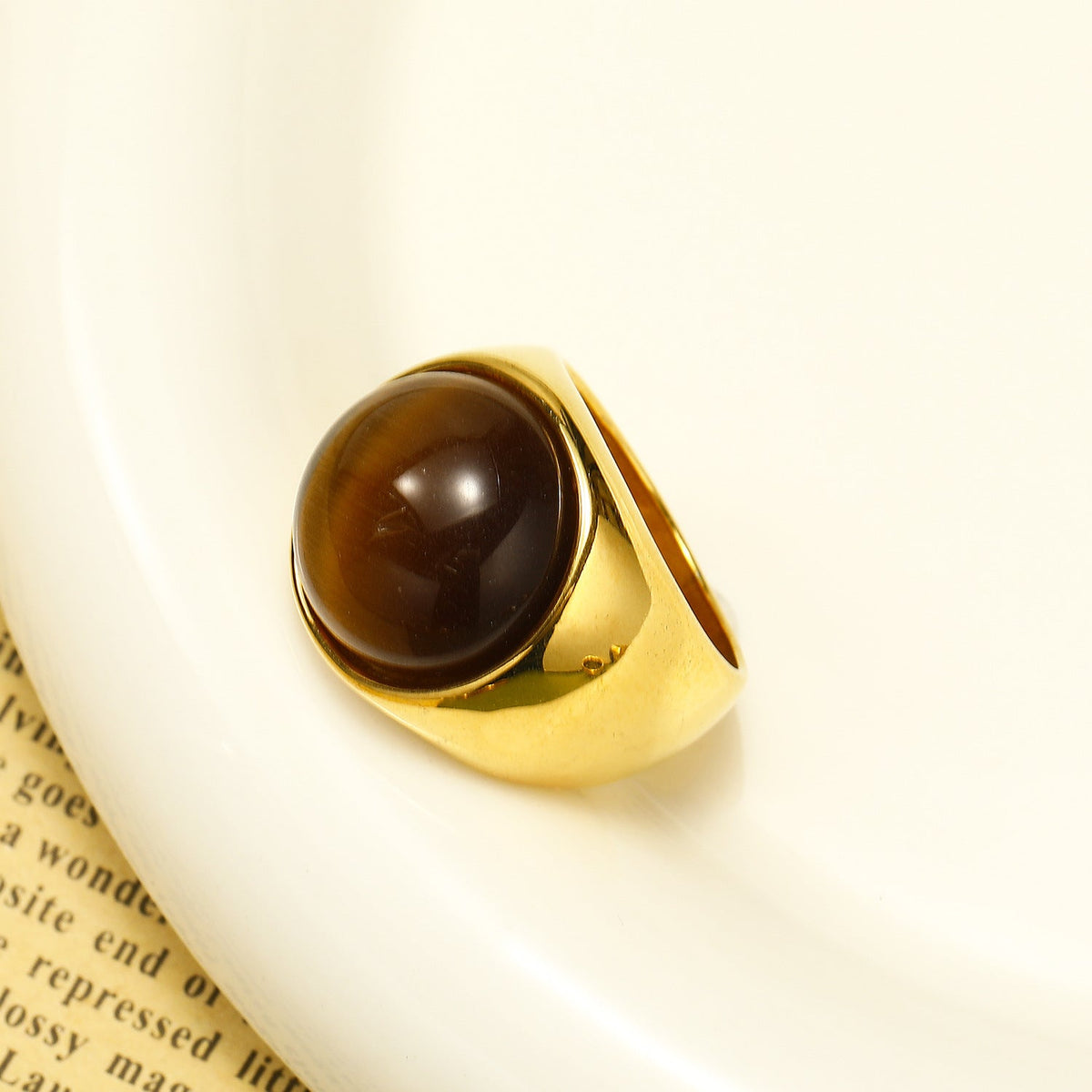 Hyzoria - Large Cat's Eye Gemstone Ring