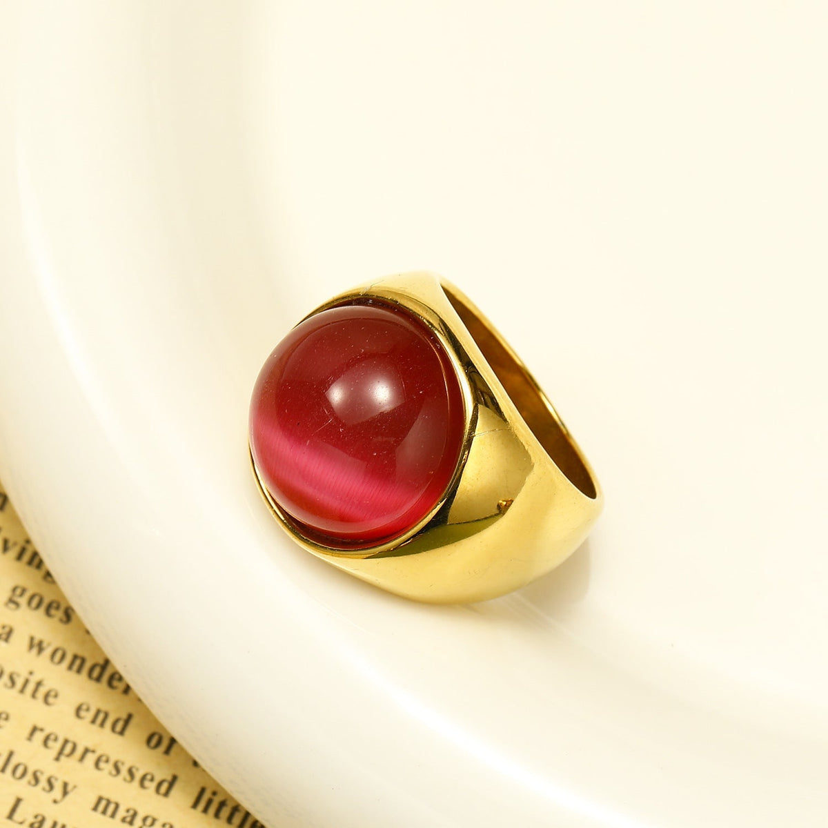 Hyzoria - Large Cat's Eye Gemstone Ring