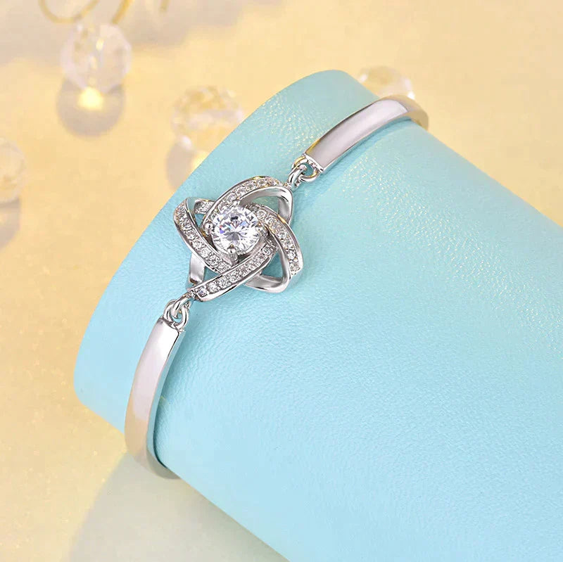 Bondelle Love Knot Bracelet - Elegant Everyday Charm