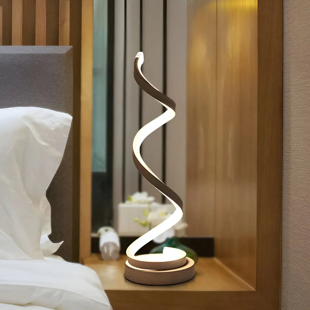 Cerwyn - Curved Eye-Care LED Desk Light
