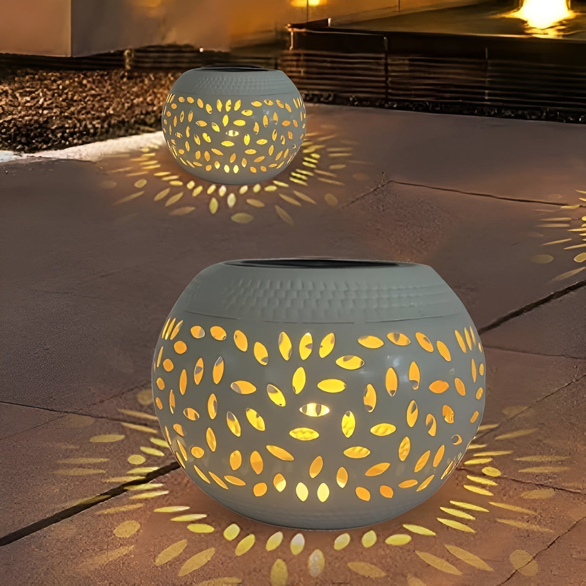Baronmere - Solar Dotted Garden Light Accent