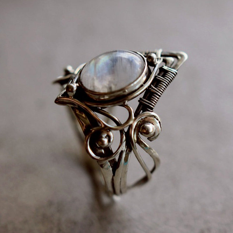 Weslora - Elegant Vintage Moonstone Ring