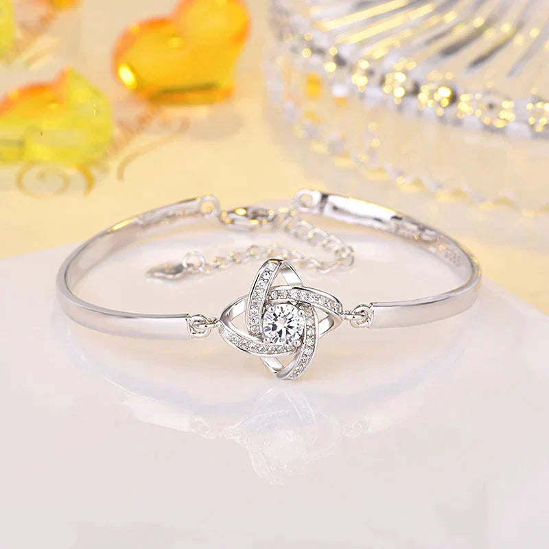 Bondelle Love Knot Bracelet - Elegant Everyday Charm