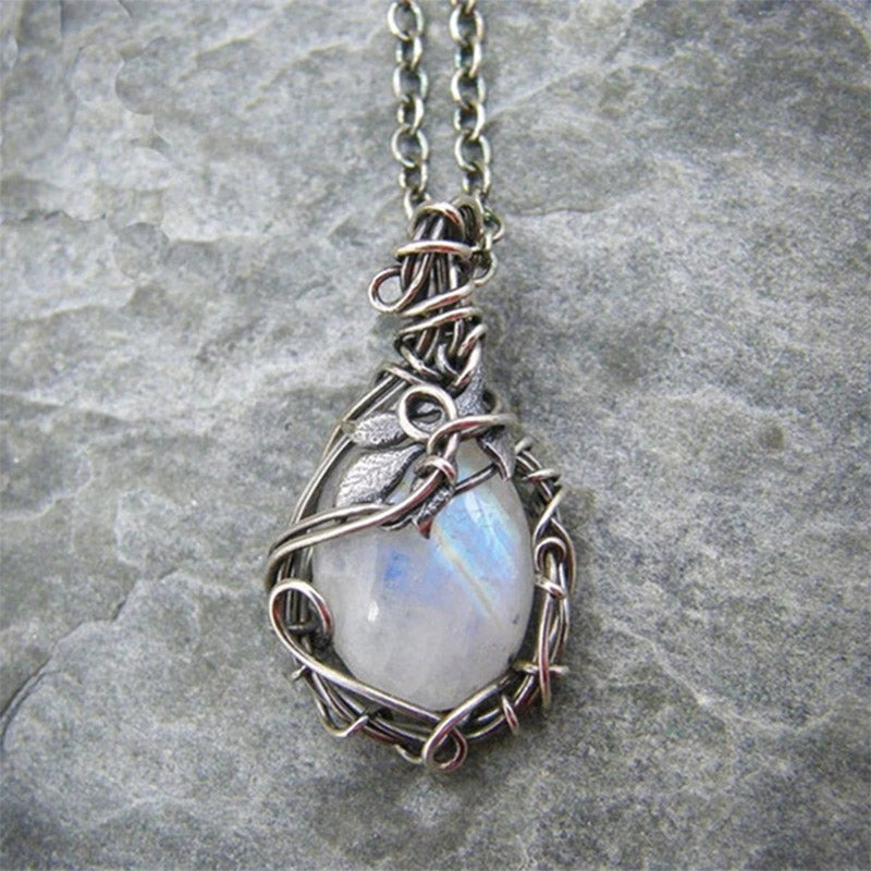 Selene Vintage Moonstone Necklace - Timeless Elegance