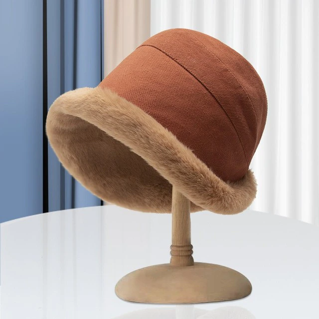 WinterGlow Beanie - Luxurious Warm Hat for Cold Days