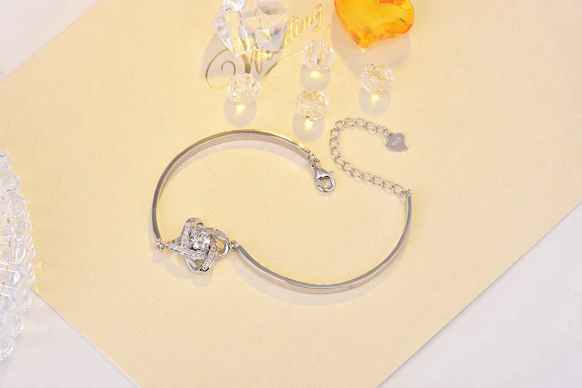 Bondelle Love Knot Bracelet - Elegant Everyday Charm