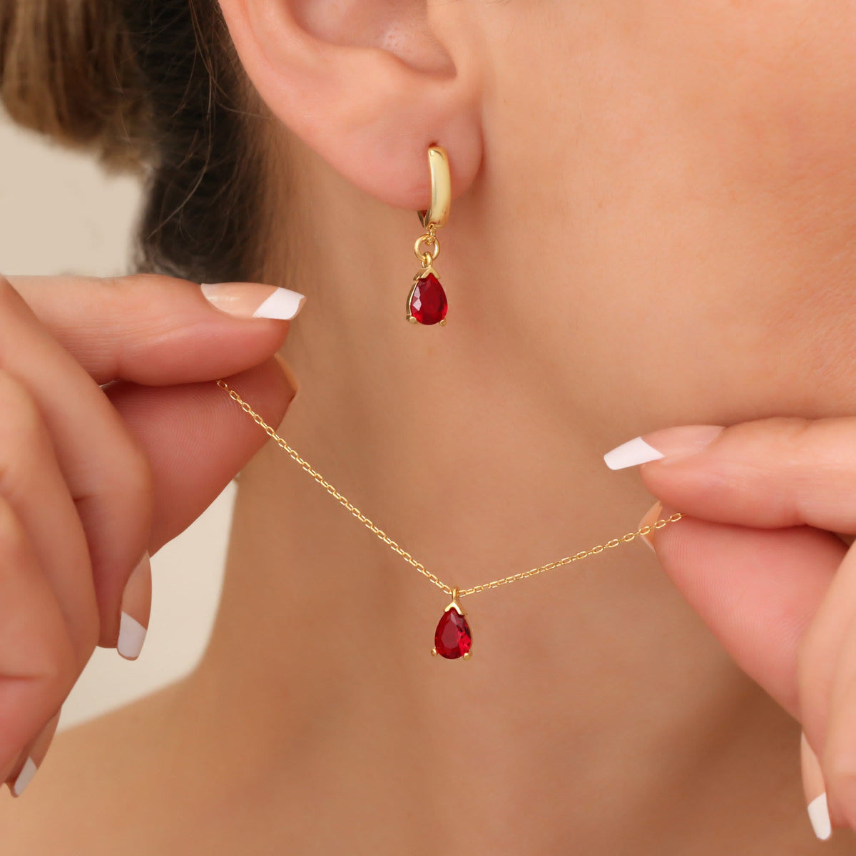 Ilvara - Elegant Garnet Birthstone Jewelry Set