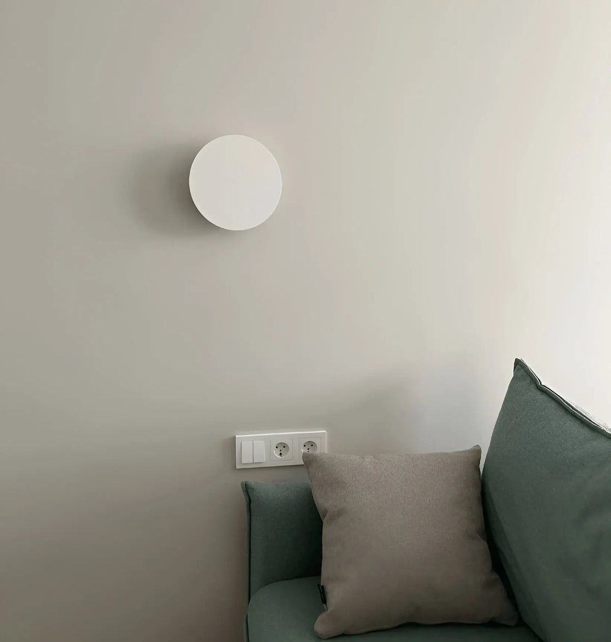 Diskova - Elegant Acrylic LED Wall Sconce