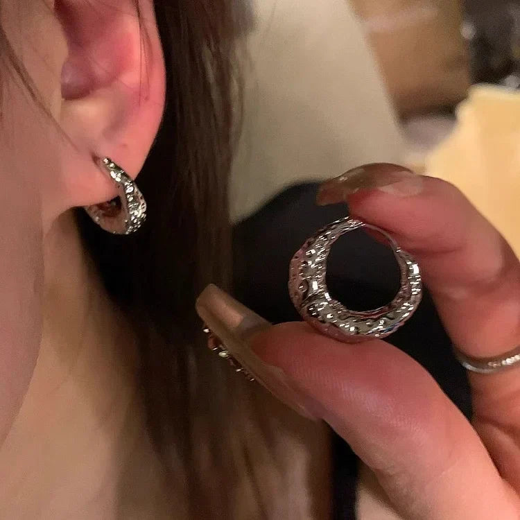 Ryvelle - Elegant Hoop Earrings for a Timeless Look