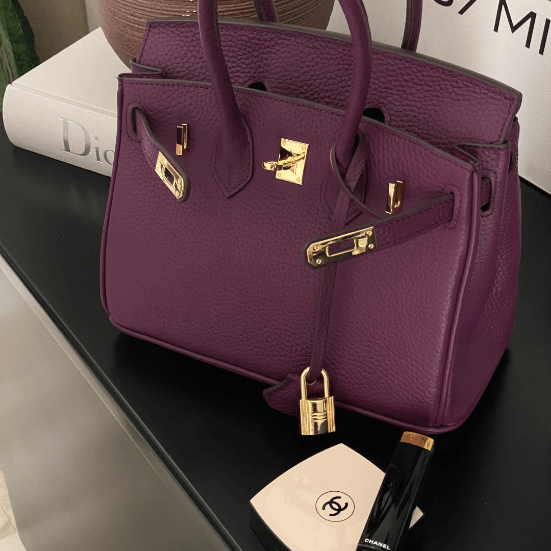 ClassicLeather Bag - Elegant Leather Handbag with Ample Space
