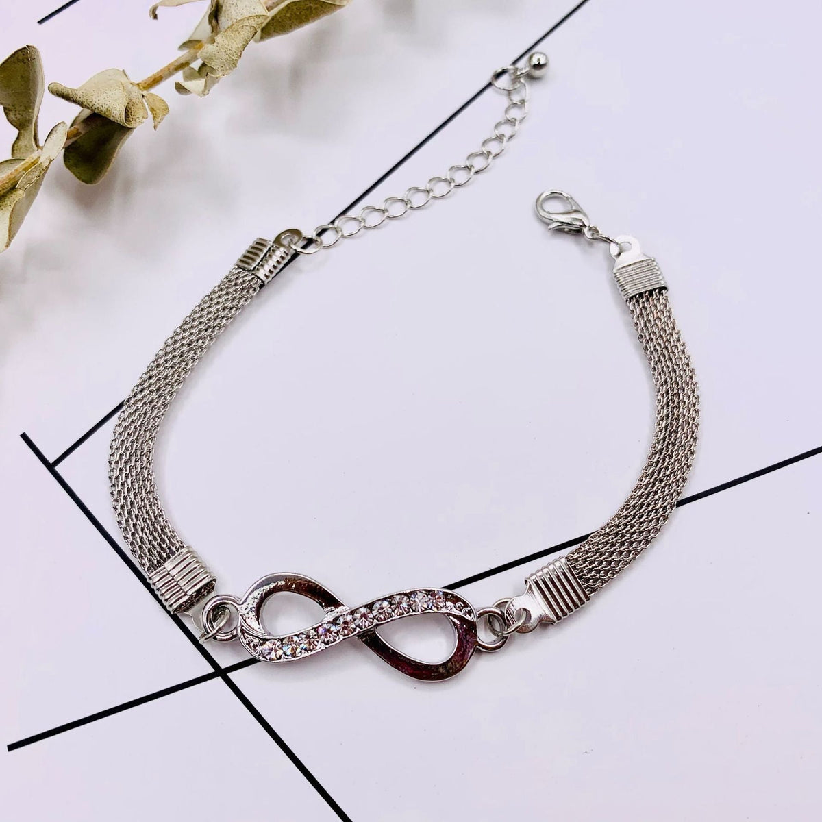 Obrelle - Chic Infinity Bracelet for Timeless Elegance