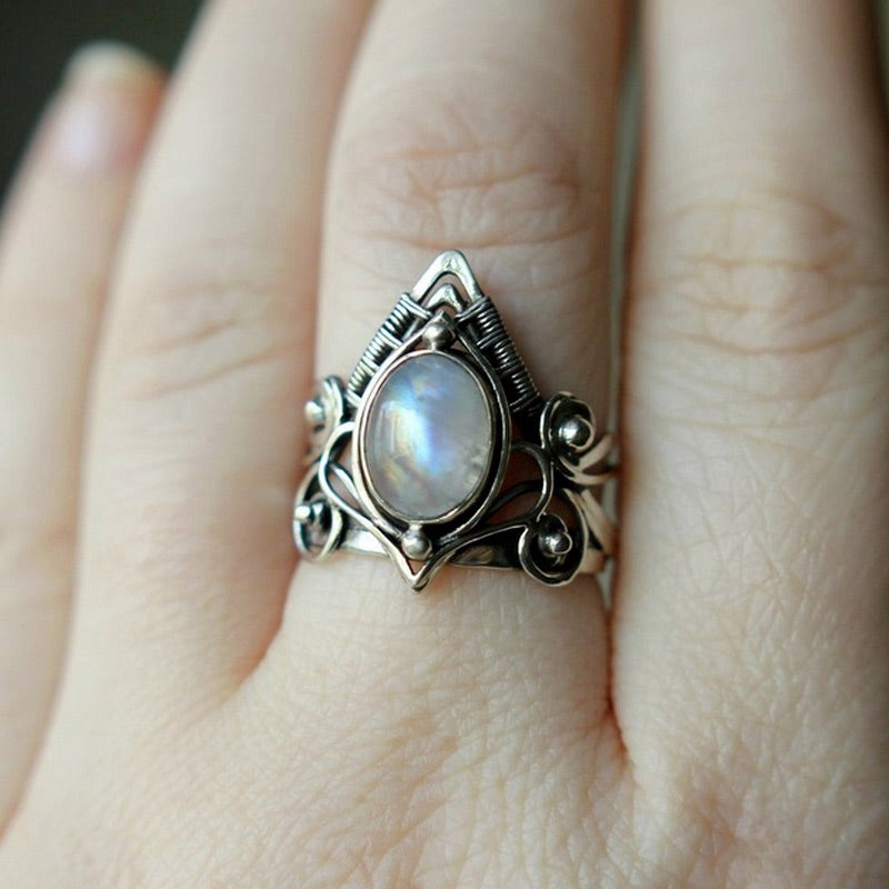Weslora - Elegant Vintage Moonstone Ring