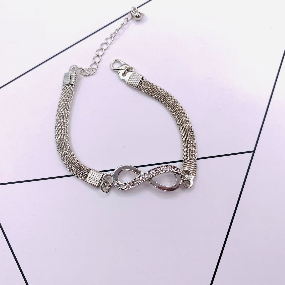 Obrelle - Chic Infinity Bracelet for Timeless Elegance