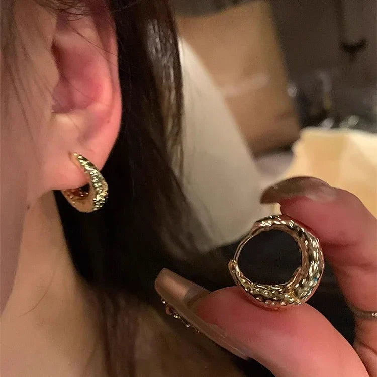 Ryvelle - Elegant Hoop Earrings for a Timeless Look