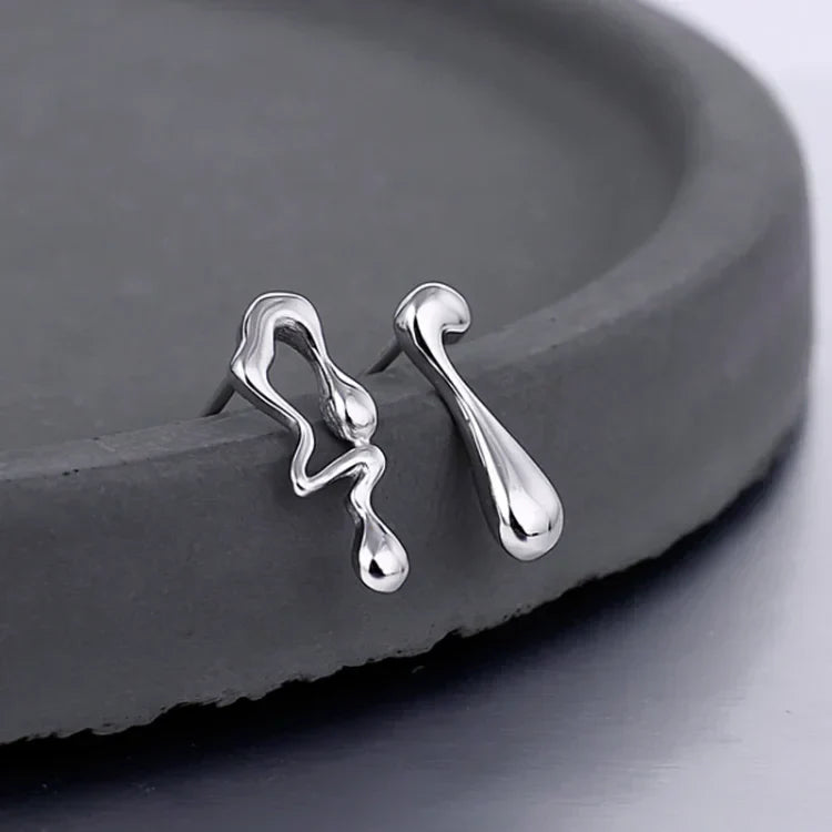 Livia Earrings - Elegant Water Drop Design