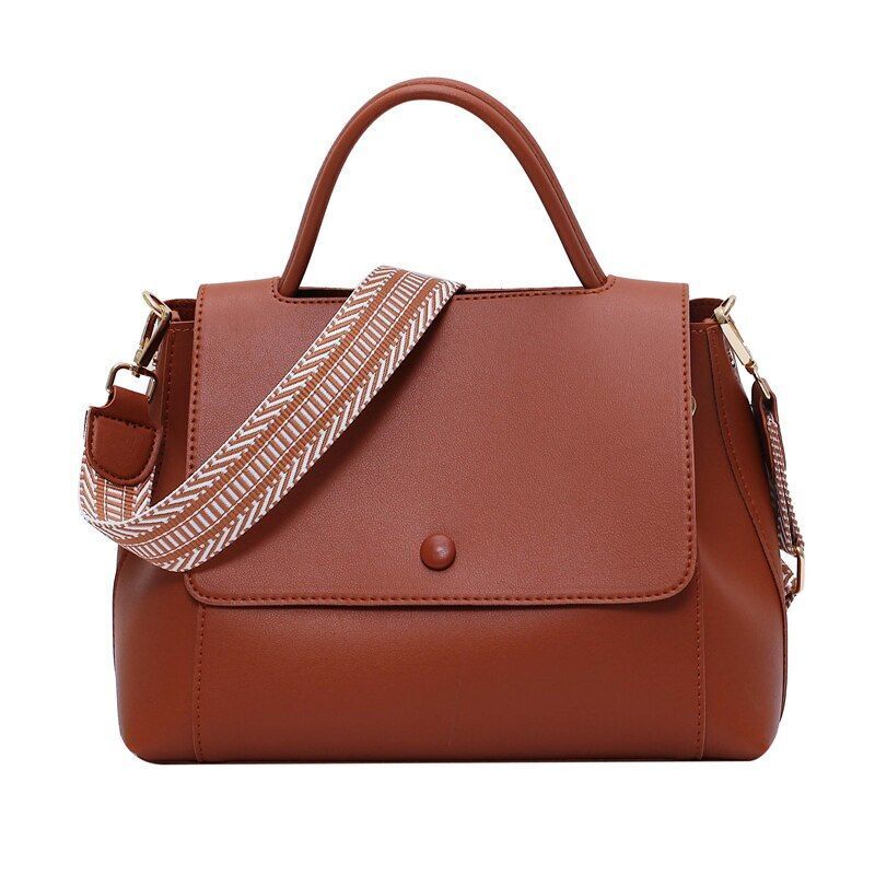 Karen Messenger - A Fashionable and Functional Shoulder Bag