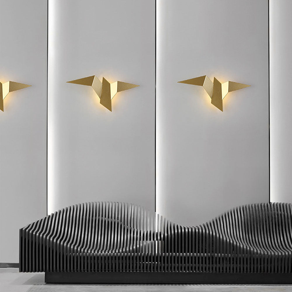 Bird-Shaped Design Wall Lamp - Nature-Inspired Iron Accent Light