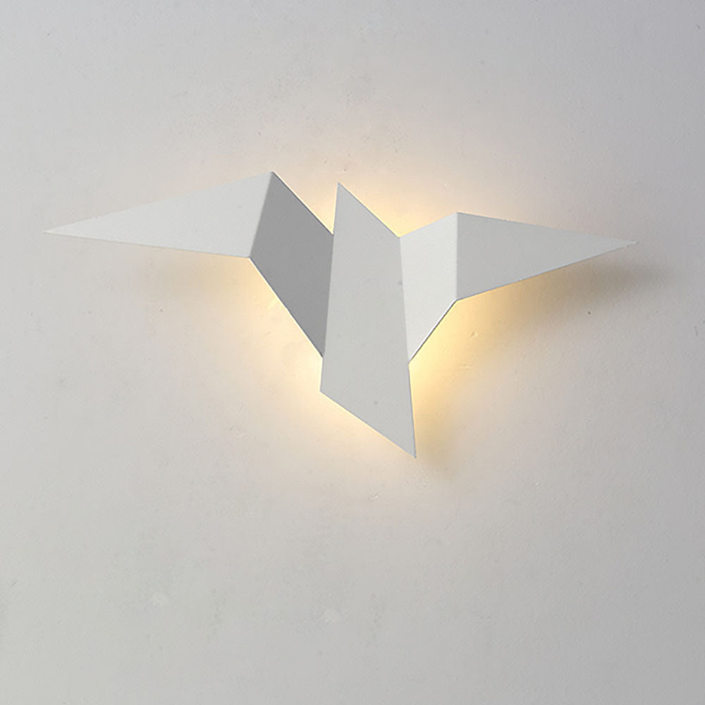 Bird-Shaped Design Wall Lamp - Nature-Inspired Iron Accent Light