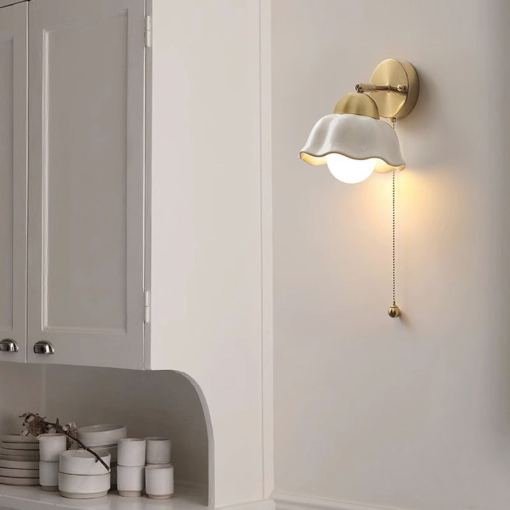 ThornPetal - Vintage Floral Wall Sconce Light