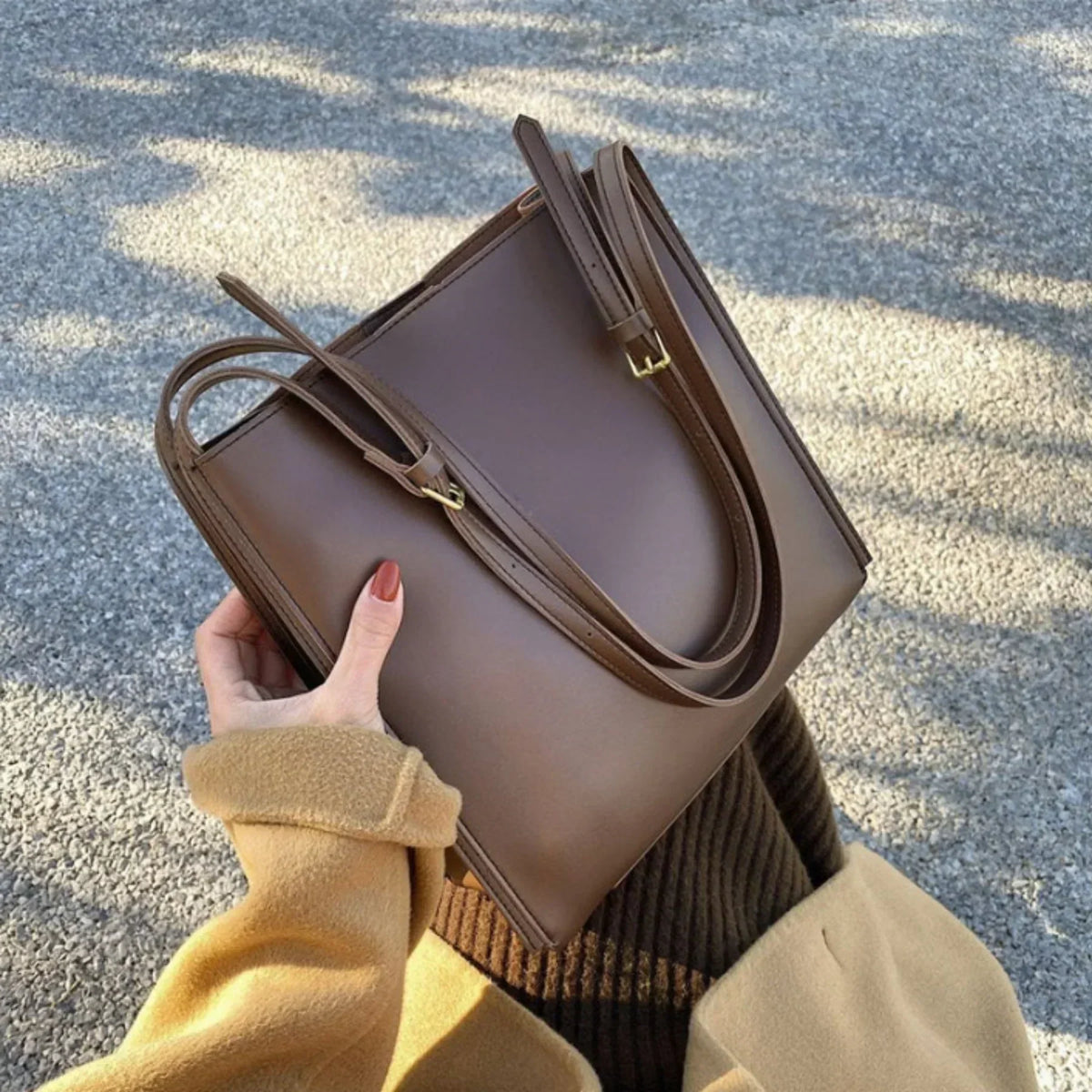 RetroChic Handbag - Vintage-Style Fashion Bag