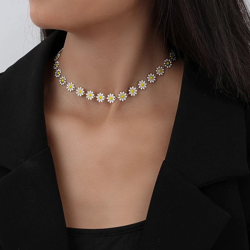 Marisol - Striking Gold Daisy Pendant Necklace