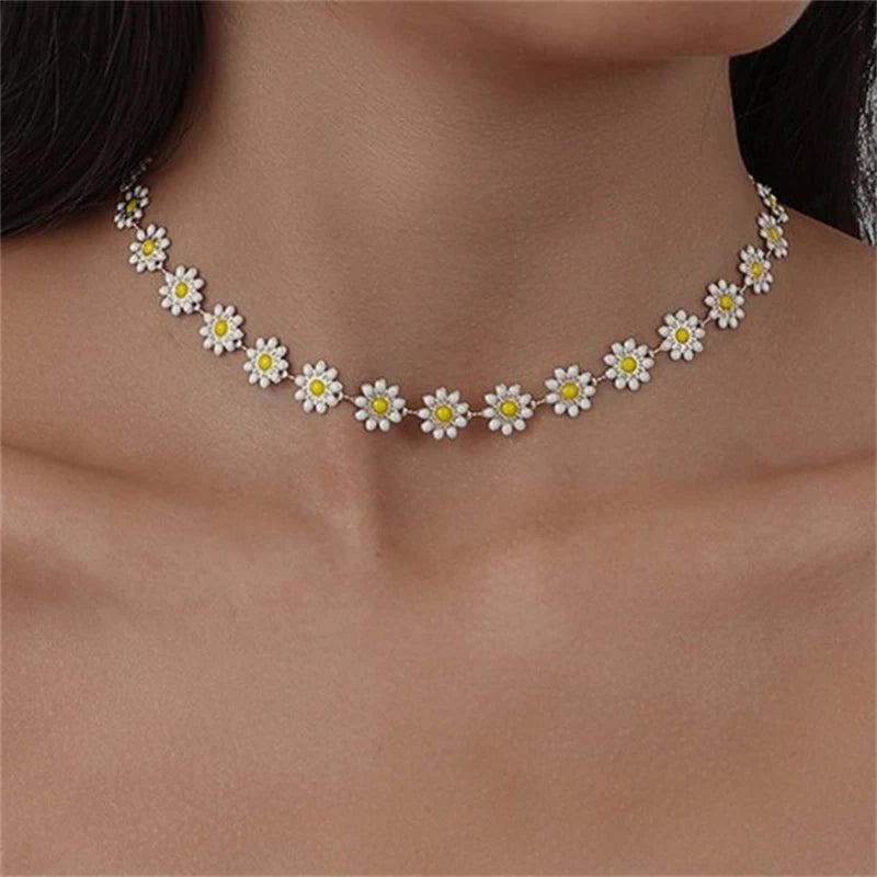 Marisol - Striking Gold Daisy Pendant Necklace