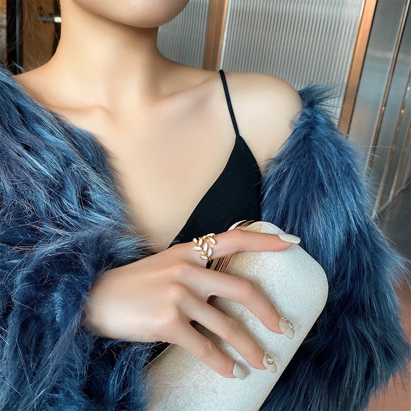 Amarille Gold Leaf Ring - Elegant Nature-Inspired Design