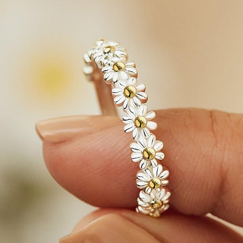 Amiflora - Elegant Adjustable Silver Daisy Ring