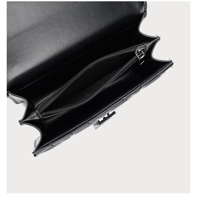 Lilly Luxury Bag - Vintage Quilted Handbag with Chain Strap