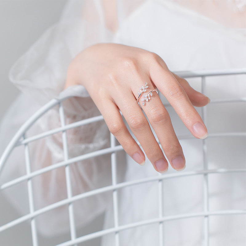 Amalthea - Adjustable Zirconia Leaf Ring