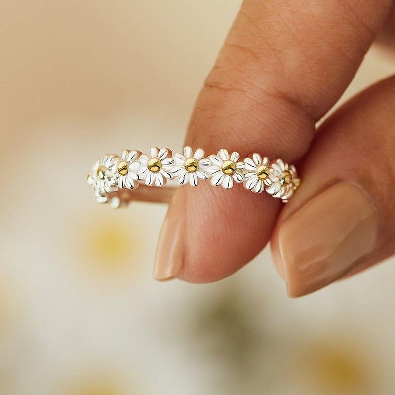Amiflora - Elegant Adjustable Silver Daisy Ring