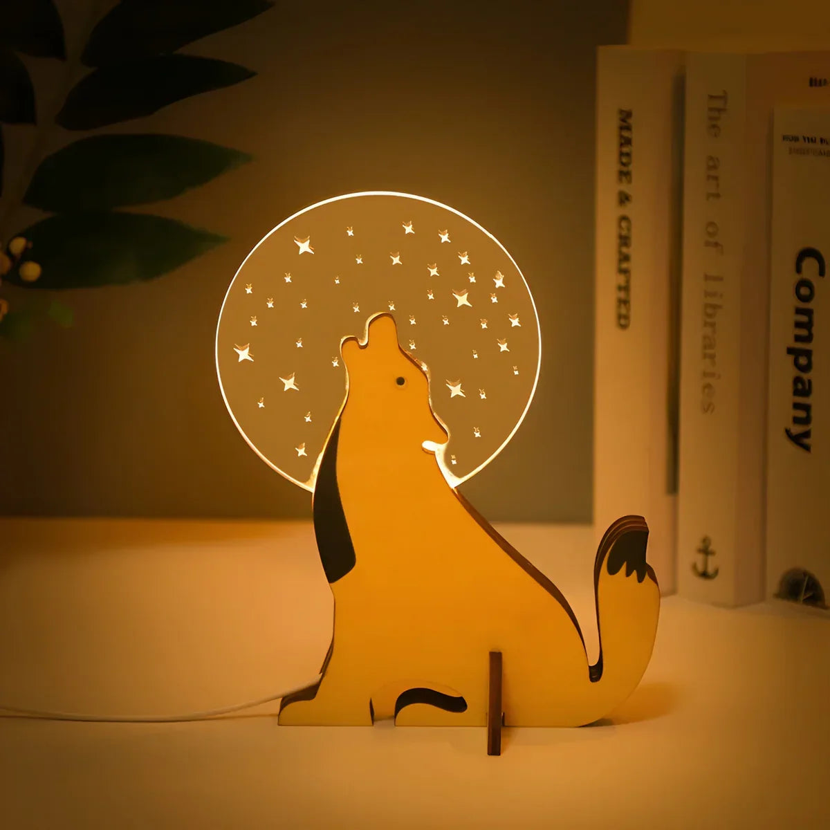WildGlow - Wooden Table Lamp with Animal Design