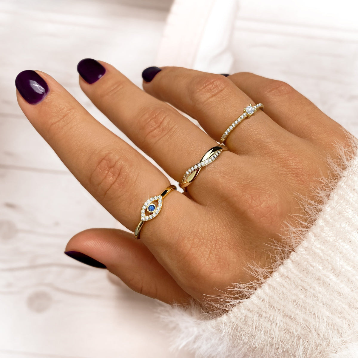 Gorielle - Elegant Ring with Dazzling Zirconia Stones