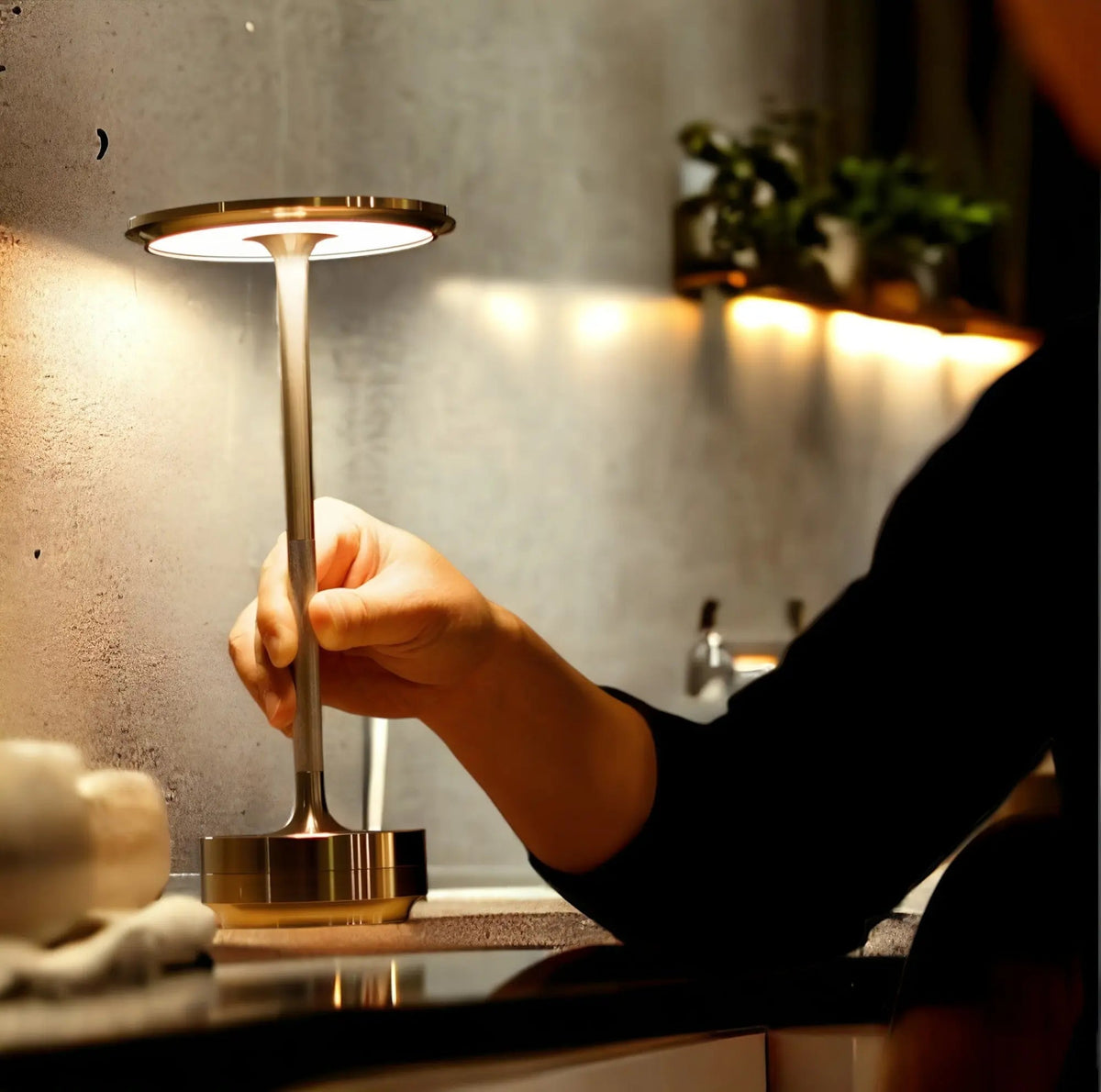 Belworth - Wireless Touch Table Lamp