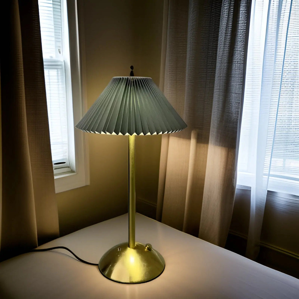 Gruvenda - Portable Metal Table Lamp