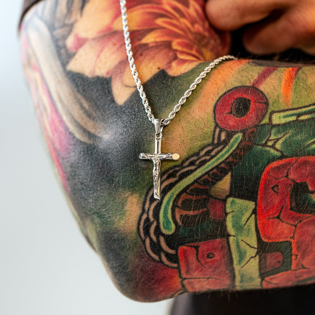 Salvator - Stylish Men's Cross Necklace