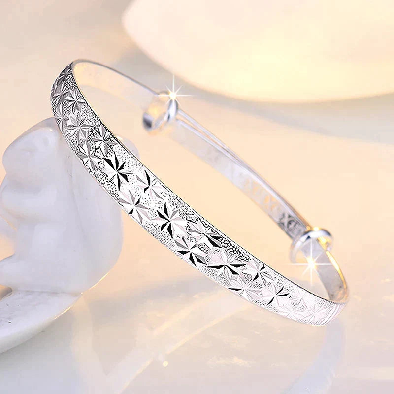 Hyzara - Star-Shaped Silver Bracelet for a Radiant Look
