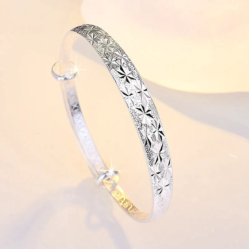 Hyzara - Star-Shaped Silver Bracelet for a Radiant Look