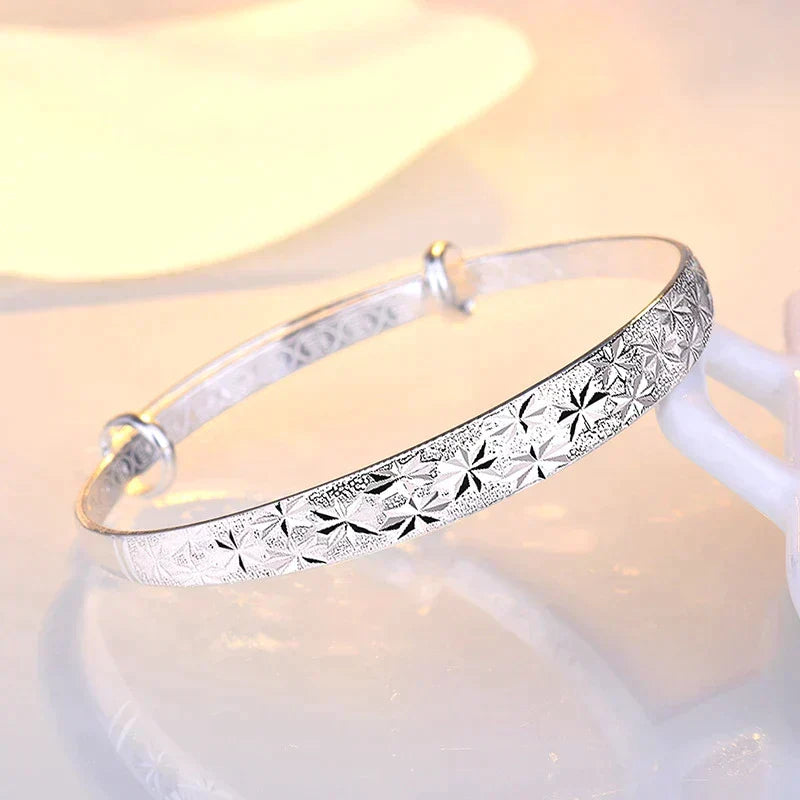 Hyzara - Star-Shaped Silver Bracelet for a Radiant Look