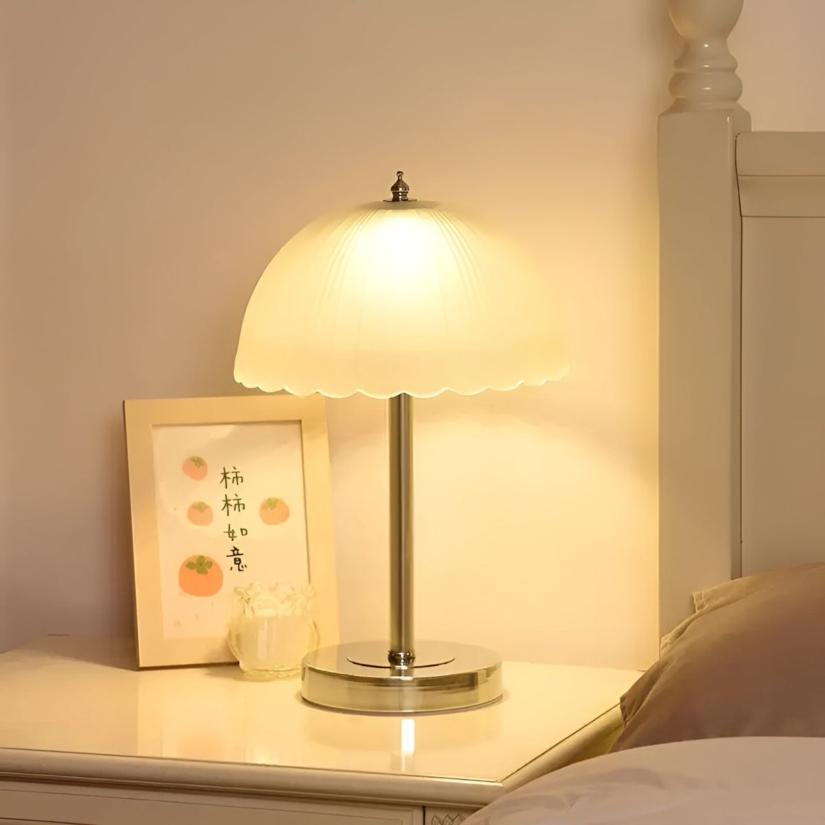 ModernGleam - Modern Elegant LED Table Lamp